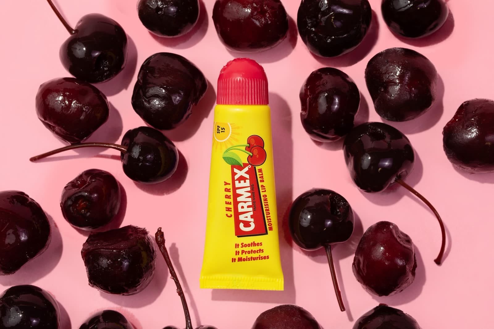 Carmex CARMEX Ajakápoló tubusos, Cseresznyés, SPF 15 a mindennapokban