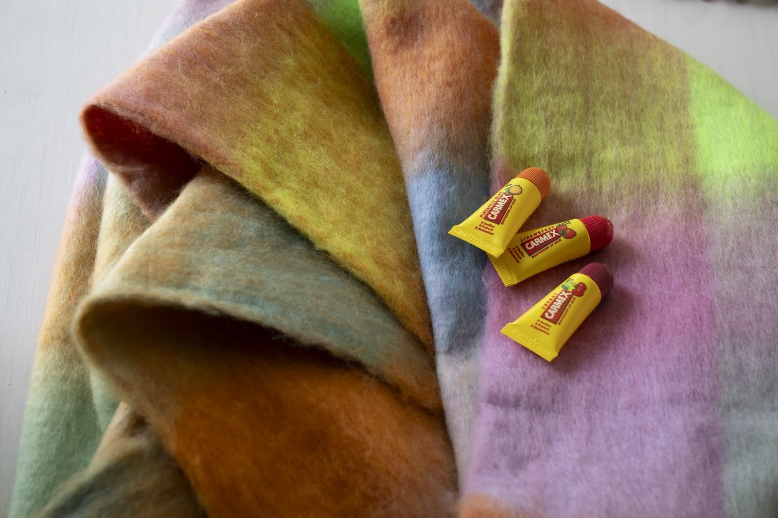 Carmex CARMEX Mini Pack (Eper, Cseresznye, Ananász-Menta) SPF 15 a mindennapokban